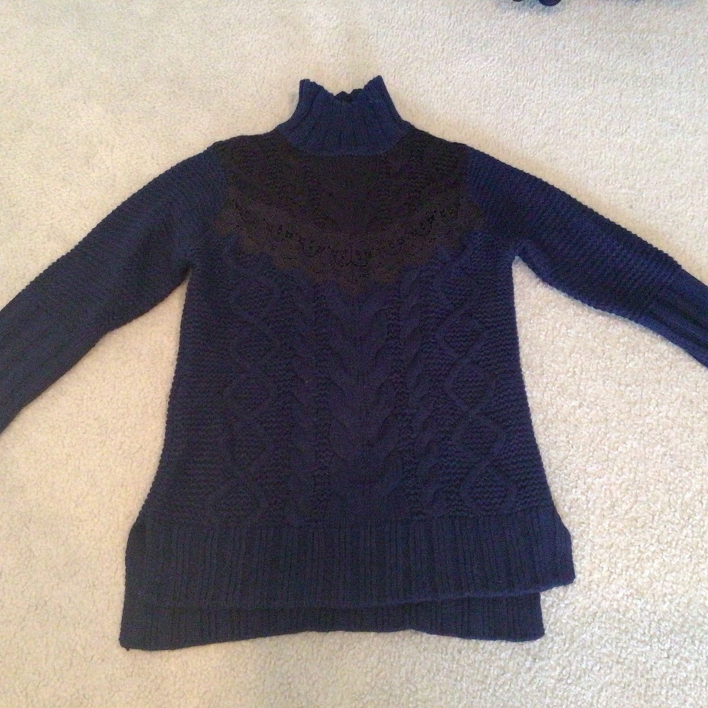 Vera want mock turtle neck sweater with black broidery